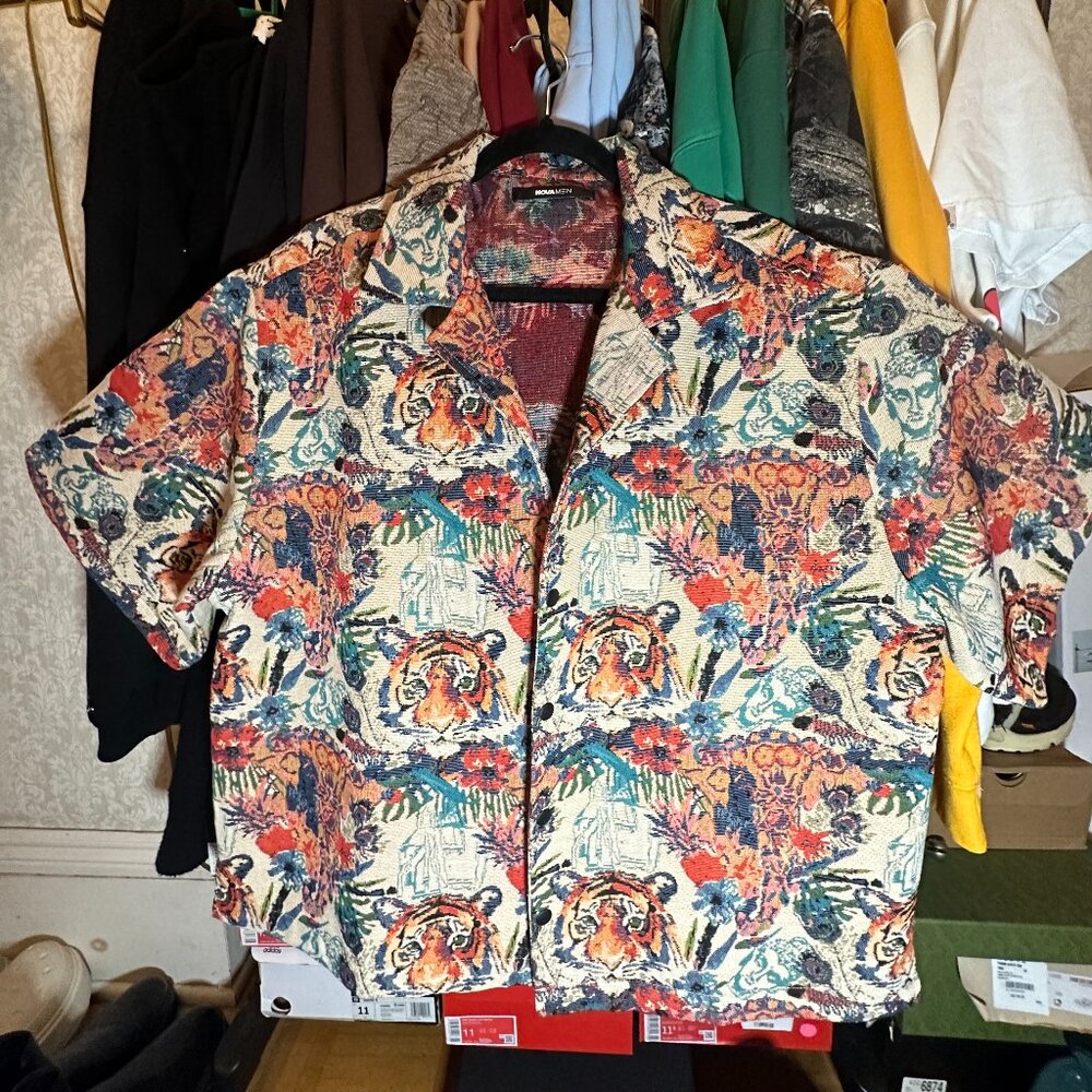 Button Up Shortsleeve Tiger Print Embroidery